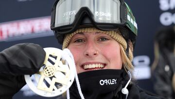 ASPEN, COLORADO - JANUARY 26: Mia Brookes of Great Britain poses with the medal after winning gold in the Women's Snowboard Slopestyle Finals on day 1 of the X Games Aspen 2024 on January 26, 2024 in Aspen, Colorado.   Jamie Squire/Getty Images/AFP (Photo by JAMIE SQUIRE / GETTY IMAGES NORTH AMERICA / Getty Images via AFP)