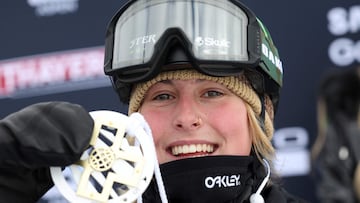 ASPEN, COLORADO - JANUARY 26: Mia Brookes of Great Britain poses with the medal after winning gold in the Women's Snowboard Slopestyle Finals on day 1 of the X Games Aspen 2024 on January 26, 2024 in Aspen, Colorado.   Jamie Squire/Getty Images/AFP (Photo by JAMIE SQUIRE / GETTY IMAGES NORTH AMERICA / Getty Images via AFP)