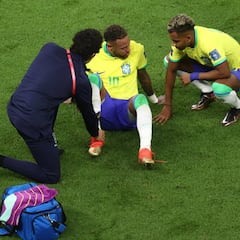 Costosa victoria de Brasil en su debut ante Serbia; Neymar lesionado