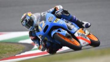 Álex Márquez se ha caído en los entrenamientos de Moto3 en Mugello.