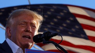 FILE PHOTO: Former U.S. President Donald Trump speaks during a rally ahead of the midterm elections, in Mesa, Arizona, U.S., October 9, 2022.  REUTERS/Brian Snyder/File Photo