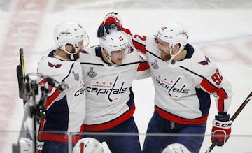 La pelea entre Knights y Capitals en la Stanley Cup de la NHL