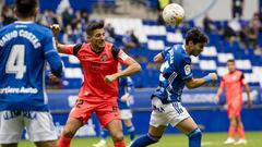 Pablo Chavarr&iacute;a, jugador del M&aacute;laga CF, durante un lance del partido ante el Real Oviedo.