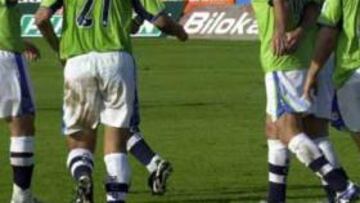 <b> NUEVO LOOK.</B> El conjunto gallego logró el pase a las semifinales vistiendo la tercera equipación: camiseta color pistacho y pantalón blanco.