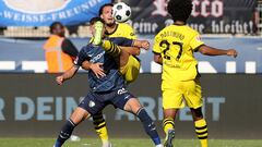 Bochum (Germany), 26/08/2023.- Bochum's Moritz Broschinski (L) in action against Dortmund's Ramy Bensebaini (C) during the German Bundesliga soccer match between VfL Bochum and Borussia Dortmund in Bochum, Germany, 26 August 2023. (Alemania, Rusia) EFE/EPA/FRIEDEMANN VOGEL CONDITIONS - ATTENTION: The DFL regulations prohibit any use of photographs as image sequences and/or quasi-video.
