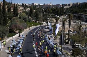 Unos 20.000 corredores tomaron parte en el evento deportivo anual el viernes, que incluye pistas de maratón completo y medio, pasando a través de una sección de la Ciudad Vieja, uno de los sitios más conocidos de Jerusalén.