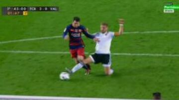 Dudoso penalti de Mustafi a Messi que le costó la roja