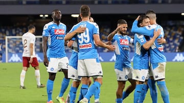 Jugadores del Napoli celebrando un gol ante Roma por Serie A.