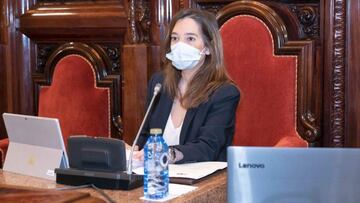 La alcaldesa de A Coruña avisa: valora "todo para esclarecer el viaje del Fuenlabrada a A Coruña"