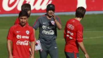 Sampaoli se debate entre Pizarro y Gutiérrez para el mediocampo de la Roja.