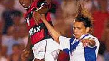 <b>FICHADO</B>. Sebastián Méndez, en un partido ante el Flamengo.