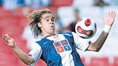 <b>EL DESEADO. </b>Fernando Sanz quiere fichar a Adriano, que milita en el Oporto.