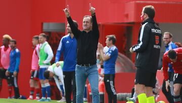 Joseba Etxeberria celebra uno de los goles de su equipo ante la Ponferradina.