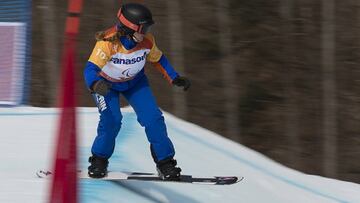 Astrid Fina, durante una competición de snowboard