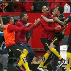 El Granada golea en Nervión y logra la salvación matemática