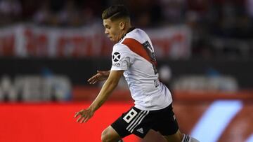 El volante colombiano Juan Fernando Quintero durante el partido entre River Plate y defensa y Justicia por la Superliga Argentina