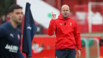 16/02/24 ENTRENAMIENTO SPORTING DE GIJON 
RAMIREZ DANDO INSTRUCCIONES