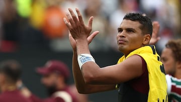 Fluminense's Brazilian defender #03 Thiago Silva applauds supporters at the end of the FIFA Club World Cup 2025 Group F football match between Brazil's Fluminense and Germany's Borussia Dortmund at the MetLife stadium in East Rutherford, New Jersey on June 17, 2025. (Photo by FRANCK FIFE / AFP)