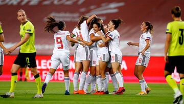 Las jugadoras de España celebran un gol.