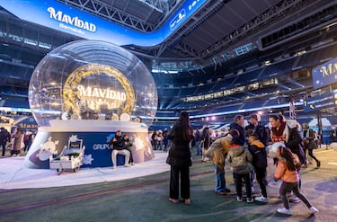 El estadio Santiago Bernabéu acoge la 'Mavidad Bernabeu'. Un envento para toda la familia en el que se puede disfrutar de un buen plan en estas fechas navideñas. En la imagen 'La Plaza de los Sueños'.