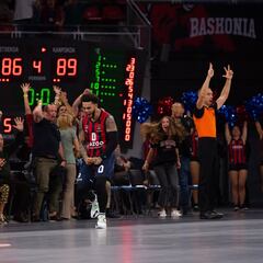 Un Howard estelar guía al Baskonia hacia la victoria
