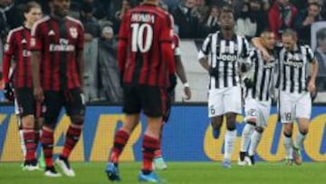 Bonucci celebra junto con Arturo Vidal el segundo tanto de la Juventus.