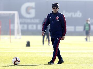 El uruguayo volvió a Chile a dirigir a la U, tras dejar gran imagen en Wanderers con anterioridad. Provenía de Ecuador y Bolivia, ligas en las que logró importante éxito. Sin embargo, no logró remontar con los universitarios. 