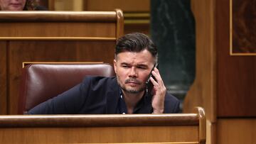 El portavoz de ERC en el Congreso, Gabriel Rufián, durante una sesión de Control al Gobierno, en el Congreso de los Diputados, a 7 de octubre de 2025, en Madrid (España). El pleno del Congreso vota hoy el embargo de armas a Israel después de que se debatiera ayer en el pleno de la tarde. La votación fue atrasada por la Junta de Portavoces para que la convalidación del decreto ley no coincida con el segundo aniversario de los ataques de Hamás del 7 de octubre de 2023 en Israel que dieron lugar a la actual ofensiva sobre Gaza.
08 OCTUBRE 2025
Eduardo Parra / Europa Press
08/10/2025