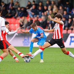 El Atlético se deshace en Eindhoven y se complica el Top-6