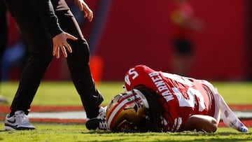 TAMPA, FLORIDA - OCTOBER 12: Fred Warner #54 of the San Francisco 49ers reacts after being injured during the first quarter against the Tampa Bay Buccaneers in the game at Raymond James Stadium on October 12, 2025 in Tampa, Florida. Mike Ehrmann/Getty Images/AFP (Photo by Mike Ehrmann / GETTY IMAGES NORTH AMERICA / Getty Images via AFP)