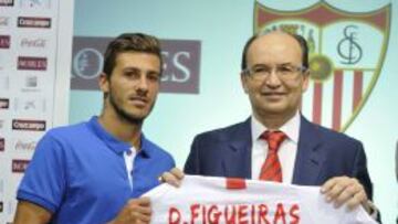 Diogo Figueiras: "Mi espejo es Alves, el mejor del mundo".