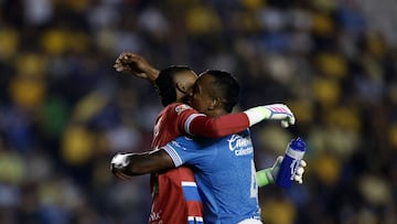 Cruz Azul's Colombian defender #04 Walter Ditta celebrates his team's first goal with teammate Cruz Azul's Colombian goalkeeper #23 Kevin Mier during the Liga MX Clausura tournament semi-final second leg football match between America and Cruz Azul at Ciudad de los Deportes stadium in Mexico City on May 18, 2025. (Photo by Rodrigo Oropeza / AFP)