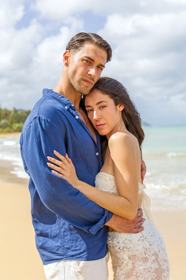 Luis tiene 27 años y Julia tiene 29 años. Ambos son de Alicante y llevan un año juntos.