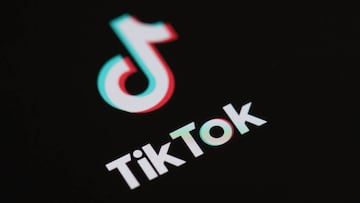 (ARCHIVOS) Esta foto de ilustraci&oacute;n de archivo tomada el 27 de mayo de 2020 Esta imagen de ilustraci&oacute;n muestra el logotipo de la aplicaci&oacute;n de red social Tik Tok en la pantalla de un tel&eacute;fono.