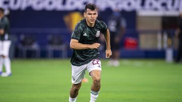 Hirving Lozano realiza calentamiento con la Selecci&oacute;n Mexicana