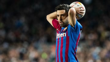 Jordi Alba saca banda en un partido del Bar&ccedil;a.