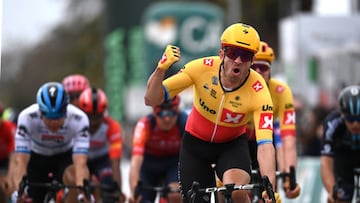 Kristoff celebra su triunfo en la primera etapa de la Vuelta al Algarve.