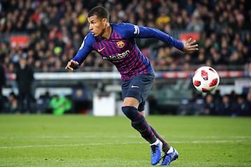 El defensa de Cali jug車 en seis equipos de la liga espa?ola. Jug車 en el C芍diz 29 partidos y anot車 3 goles (2011-12), en Las Palmas disput車 41 encuentros y marc車 4 goles (2013-15), con el Granada visti車 la camiseta 53 veces y meti車 1 gol (2013-15). Jug車 20 partidos con el Valencia (2017-19), defendi車 los colores del Barcelona en 4 partidos (2018-19) y finalmente lleg車 al Celta de Vigo para participar en 72 duelos donde marc車 3 goles (2019-22). Consigui車 la Copa del Rey 2019 con el Valencia y LaLiga 2018-19 con el Barcelona.