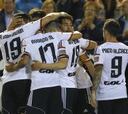 El Valencia no falla, golea a un débil Granada y sigue cuarto