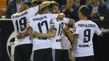 El Valencia no falla, golea a un débil Granada y sigue cuarto