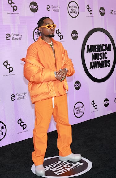 London On Da Track posa para los medios antes del inicio de la gala. 