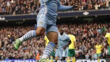 Kun Agüero celebra el 1-0.