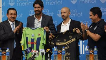 Sebasti&aacute;n Abreu en su presentaci&oacute;n con Santa Tecla.