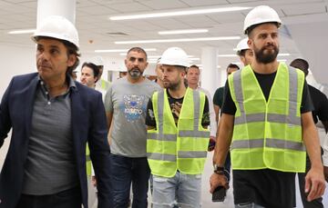 Piqué, Busquets y Jordi Alba en las obras de la Aspire Academy. 