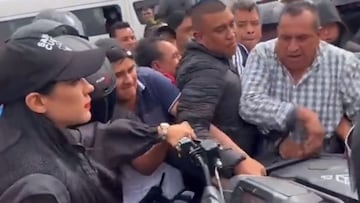 Video: Le prohíben el paso a Sandra Cuevas en la Central de Abastos