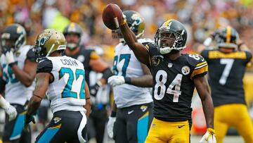 PITTSBURGH, PA - OCTOBER 08: Antonio Brown #84 of the Pittsburgh Steelers reacts after a reception for a first down in the first half during the game against the Jacksonville Jaguars at Heinz Field on October 8, 2017 in Pittsburgh, Pennsylvania.   Justin 