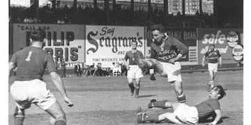 El comienzo de la enorme rivalidad que existe entre las selecciones de México y Estados Unidos, surgió en las eliminatorias de clasificación a la Copa del Mundo de 1934, el 24 de mayo de 1934, Estados Unidos goleo a México 4 goles a 2, todas las anotaciones fueron autoría de Aldo Donelli.