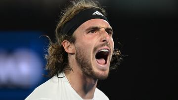 Melbourne (Australia), 24/01/2023.- Stefanos Tsitsipas of Greece reacts during his quarter final match against Jiri Lehecka of the Czech Republic at the Australian Open tennis tournament in Melbourne, Australia 24 January 2023. (Tenis, Abierto, República Checa, Grecia) EFE/EPA/LUKAS COCH AUSTRALIA AND NEW ZEALAND OUT
