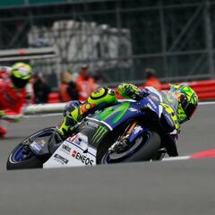 Rossi: "En mojado voy mejor con el chasis viejo"