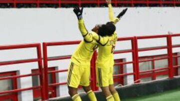 Samuel Eto&#039;o celebra un gol con el Anzhi.